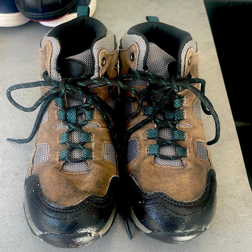 Boys hiking boot